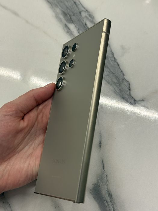 Продаю Samsung S24 Ultra (256 gb]