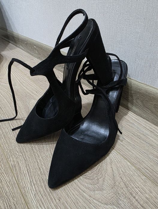 Замшевые туфли ZARA