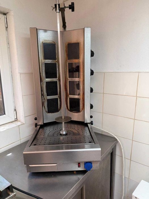 Vand bucatarie profesionala completa, 30 de echipamente plus mobilier de lux restaurant - 17000 Euro