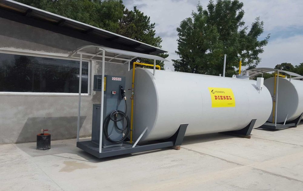 Цистерна с колонка за гориво нафта двустененен резервоар за дизел