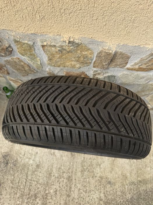 Vand 2 cauciucuri 225 45 R18 all season noi