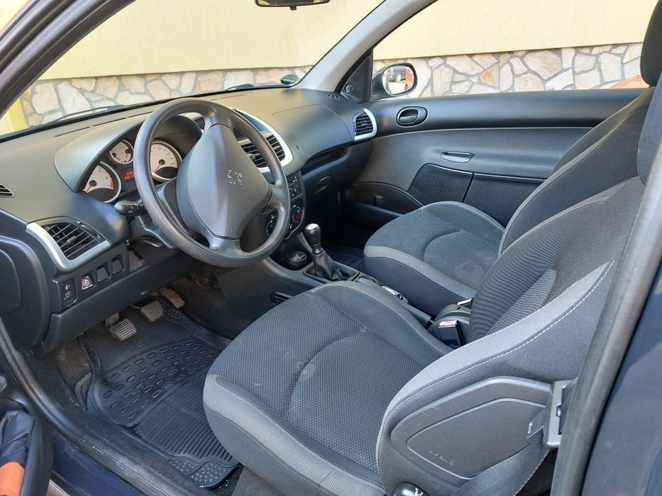 Peugeot 206+ 1.1 benzina cu AC