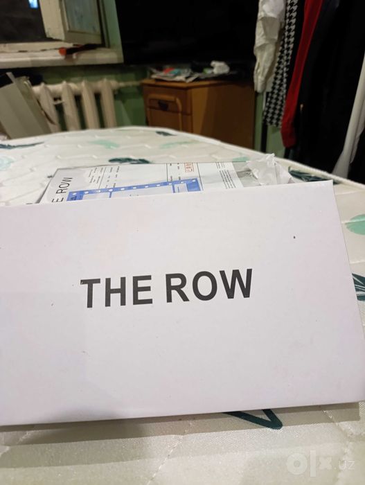 Оригинальные замшевые слипоны бренда The Row