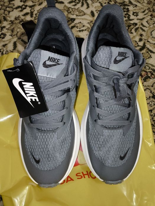 Продам Красовки NIKE. Новые. 43 размер