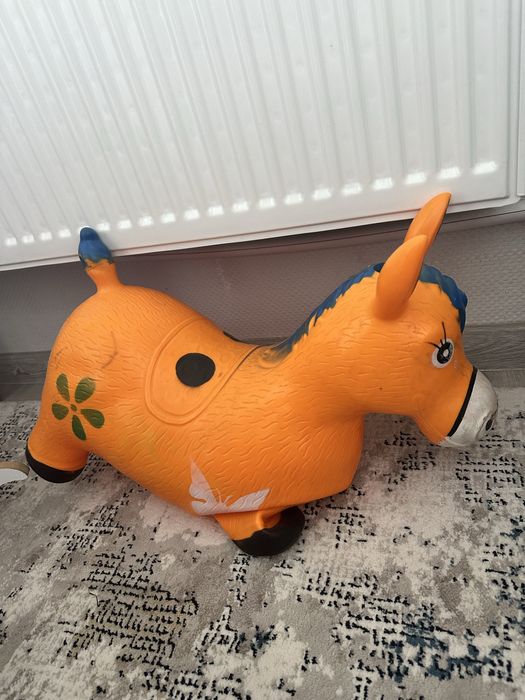 Лошадь качалка и резиновый ослик