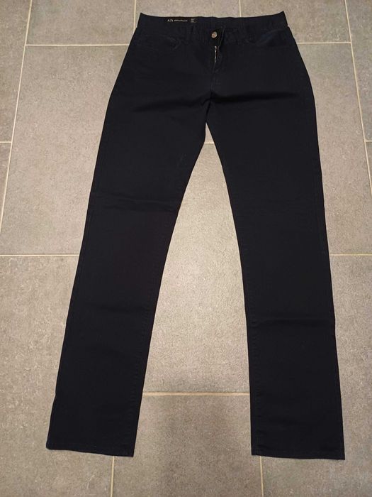 Pantaloni Armani Exchange pentru cunoscatori