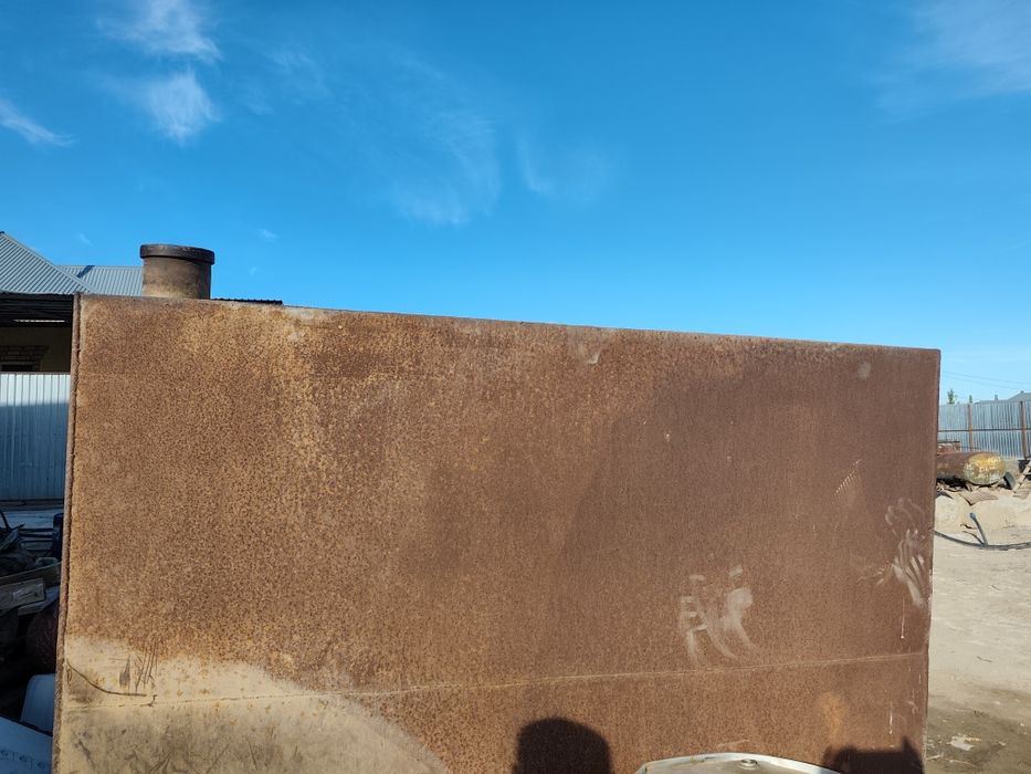 Емкость целый,с объемом 2000 литров