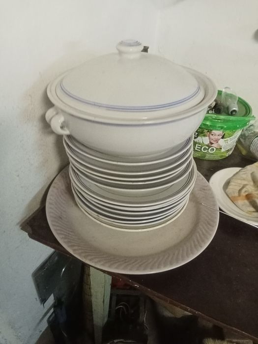 Продам столовый сервиз. То