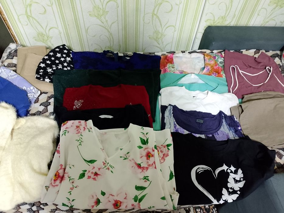 Отдам женские вещи за 1 кг. яблок