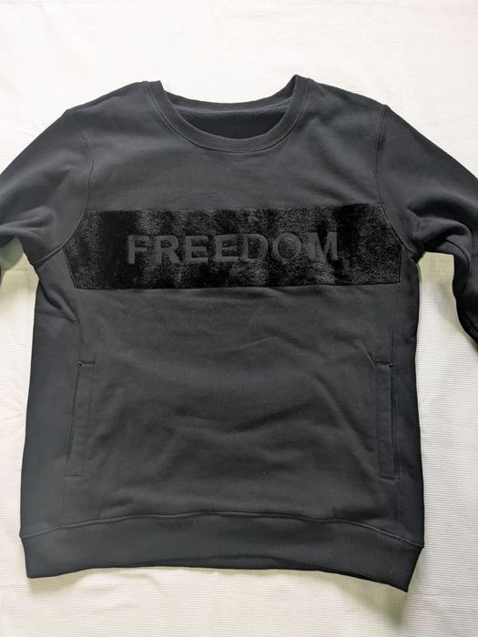 L. Nou. Bluză decor blăniță.