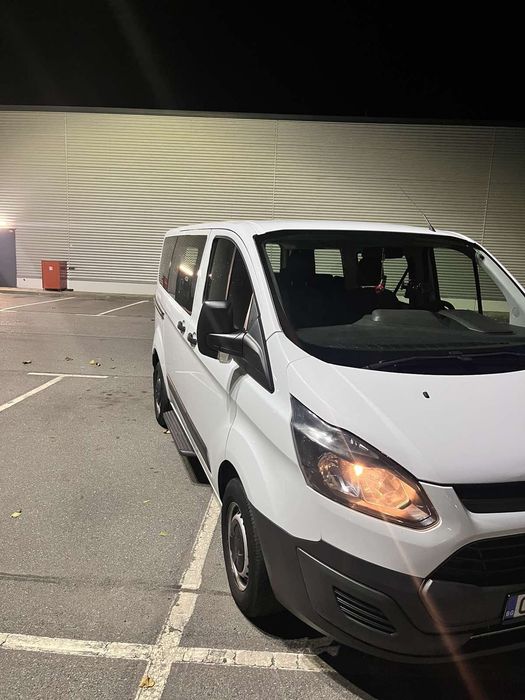 Микробус Форд костом пътнически перфектен