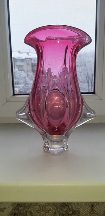 Продам чешскую вазу