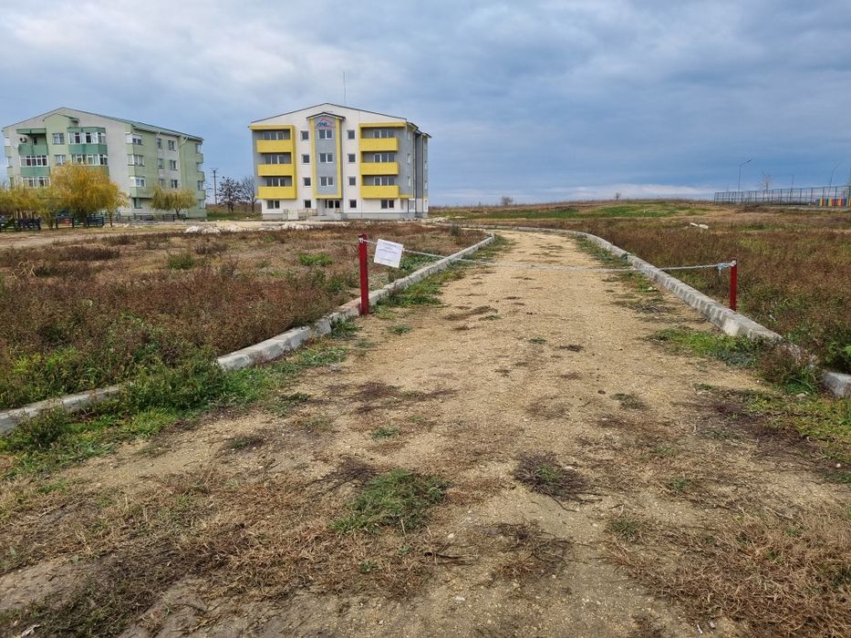 Teren intravilan 400 mp pretabil fotovoltaice sau spatii de depozitare