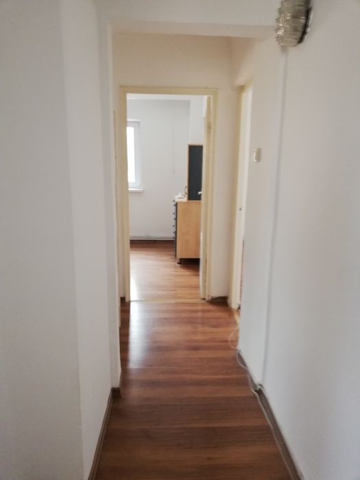 Apartament 3 camere,2 băi,etaj 2,zonă ultracentrala  Deva