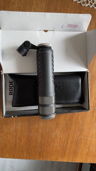 Mocrofon pentru studio sau podcasturi