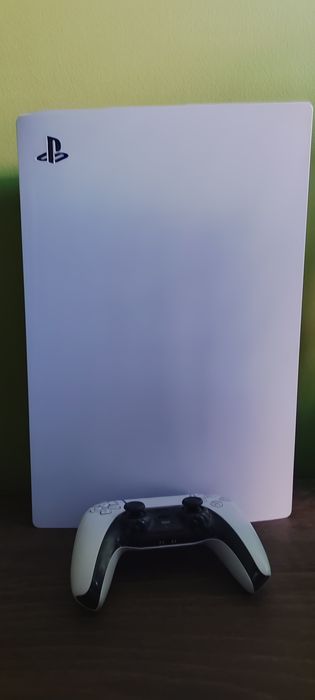 Vând PlayStation 5