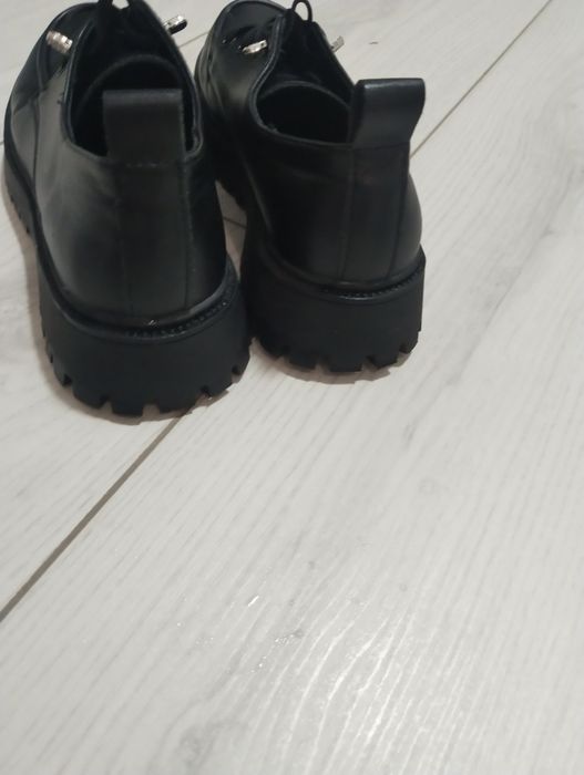 Продаю лоферы для девочки