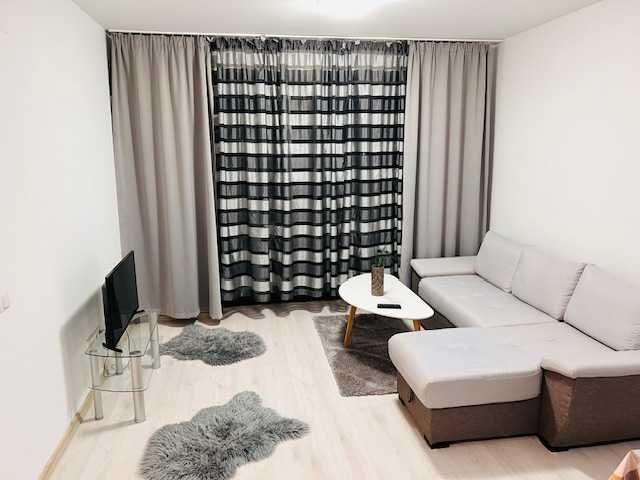 Inchiriez apartament 2 camere Class Park cu parcare privata