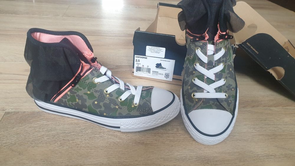Converse fete. Noi, originali. Mărime 34.