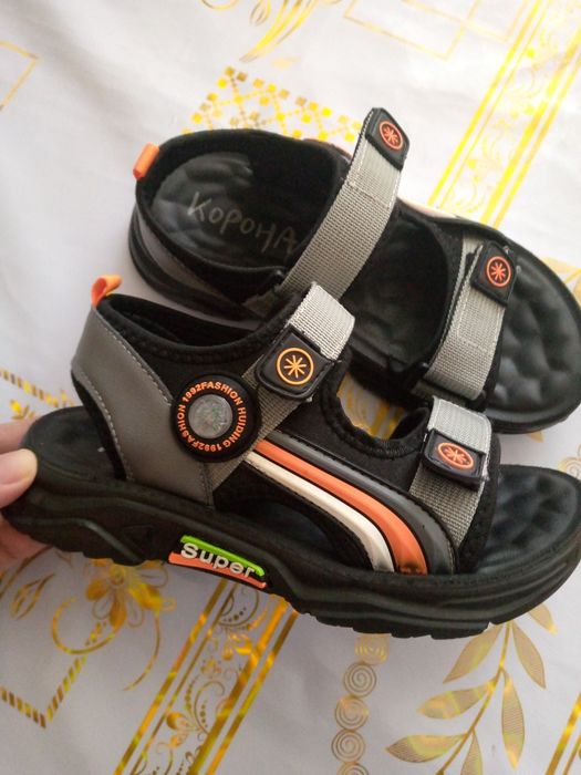 Продам сандали на мальчика