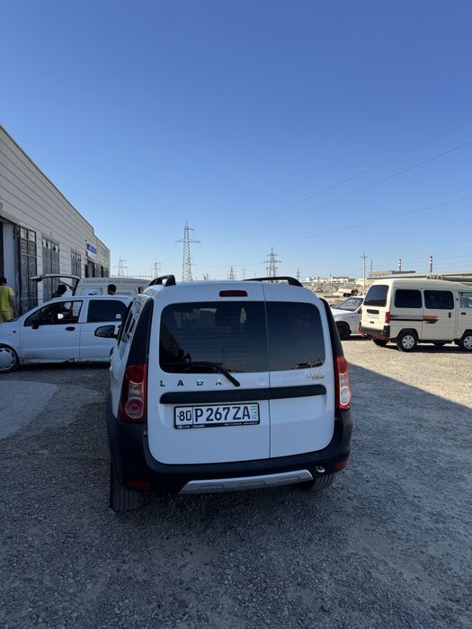 Lada largus cross