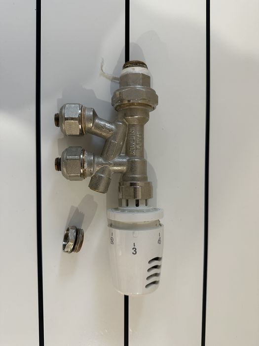 Глидери от радиатор + кран с термоглава