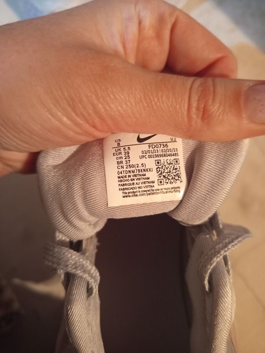 Продам новые кроссовки