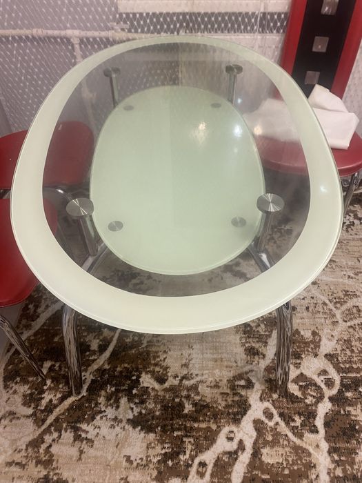 Стол стеклянный продам