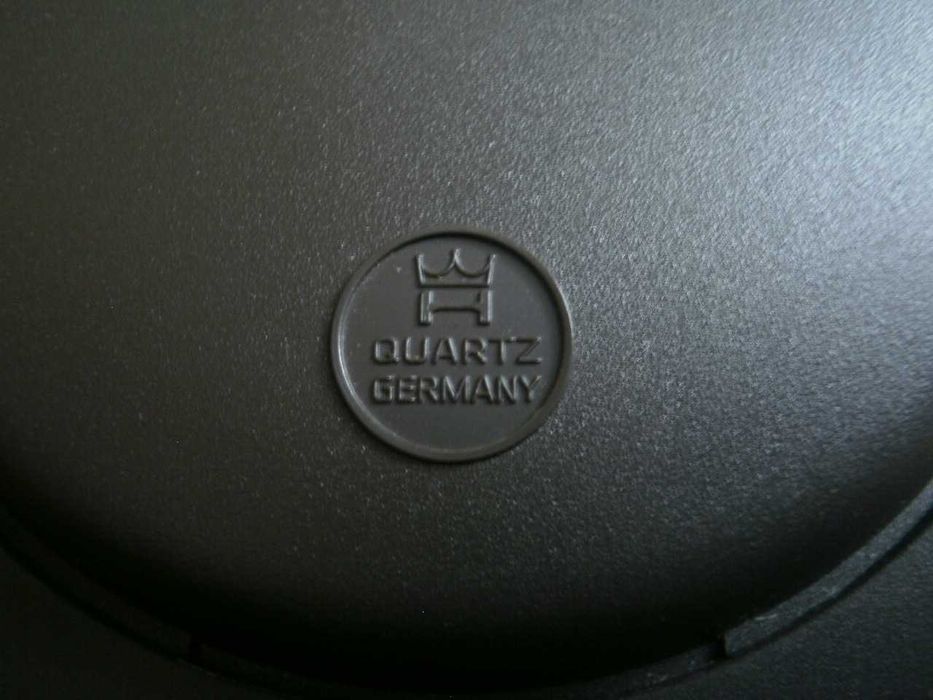 часовник- кварцов- настолен- немски- антика