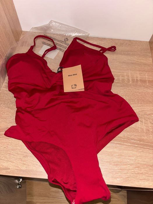 Accesoriu nou nou - costum de baie roșu Miumiu și prad a