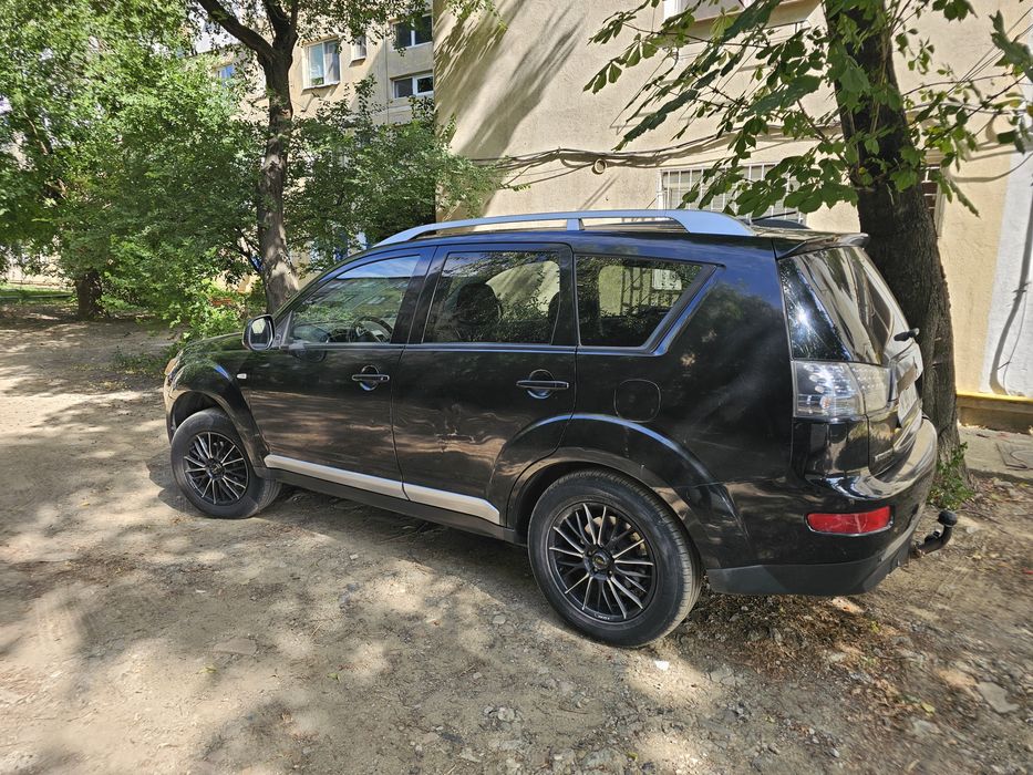 Mitsubishi Outlander  2.0 diesel ,7 locuri , 4×4 unic proprietar in Ro