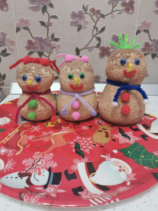 Andreiuți omuleți cu par verde de grau de Sf Andrei pentru bunăstare