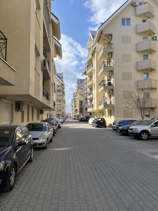 Inchiriez garsoniera tip studio cu loc de parcare