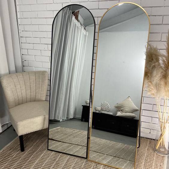 Напольное зеркало — стильный акцент и удобство в одном
