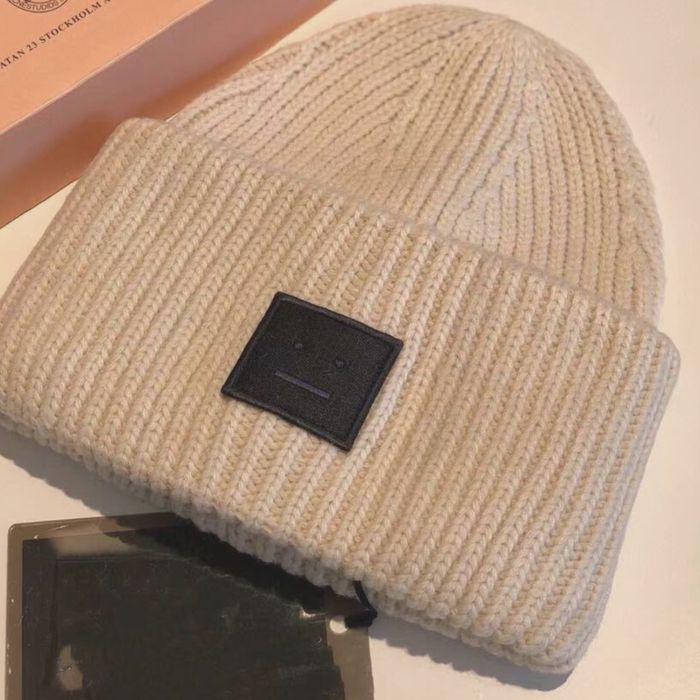 Шапки шерстяные, женские, натуральная шерсть, плотная фабричная вязка