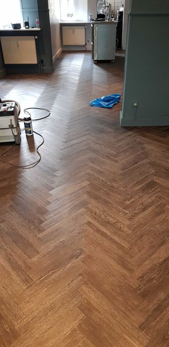 Циклене на паркет, редене на винил, естествен паркет и ламинат