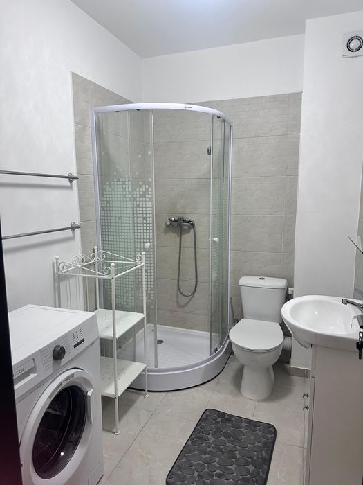 Garsonieră bloc nou – Codlea– loc parcare – 1.350 lei