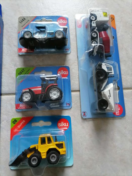 Mașinuțe siku  lot de 50buc.+set de parcare