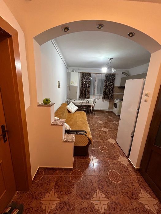 Închiriez apartament cu o cameră