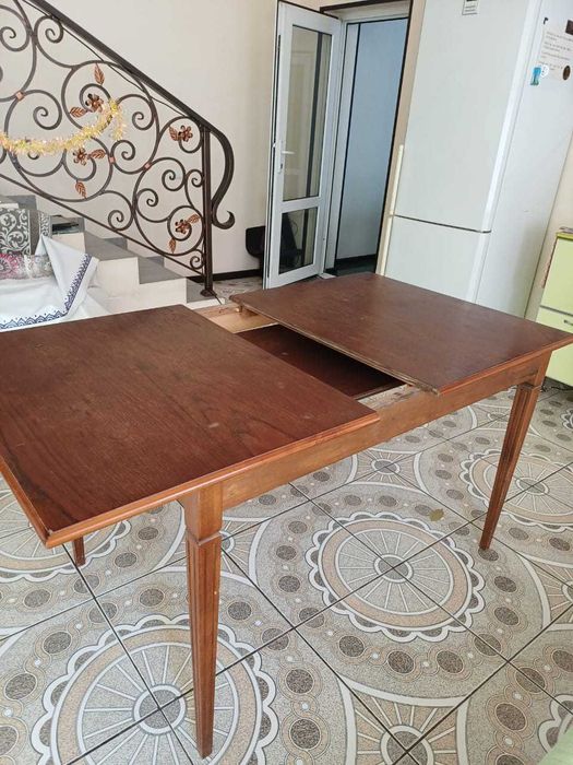 стол для столовой, журнальный Венгрия