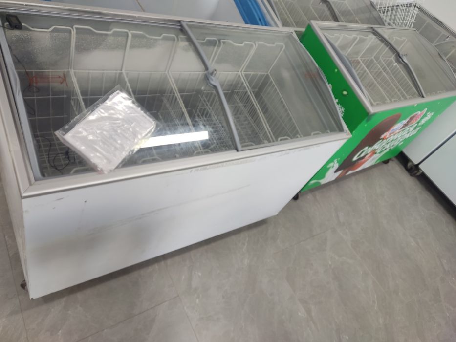 Витринный Морозильник