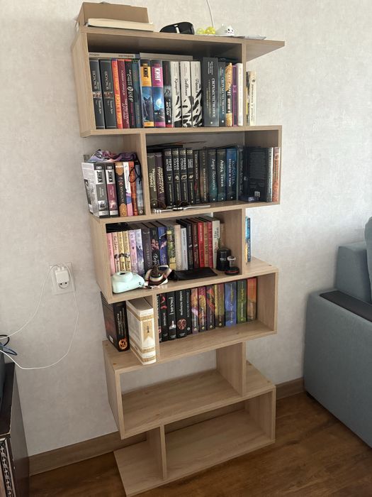 Продам полку для книг без содержимого