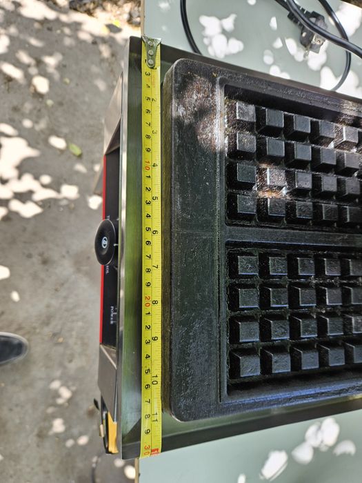 Гофретник тип швейцарска вафла на ток професионален  втора употреба