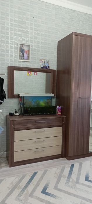 Продается шкаф и комод с зеркалом