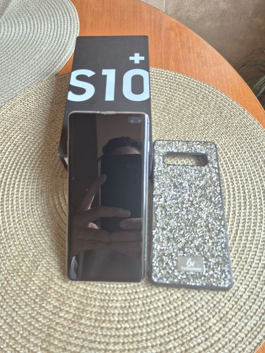 Телефон Samsung galaxy S10+