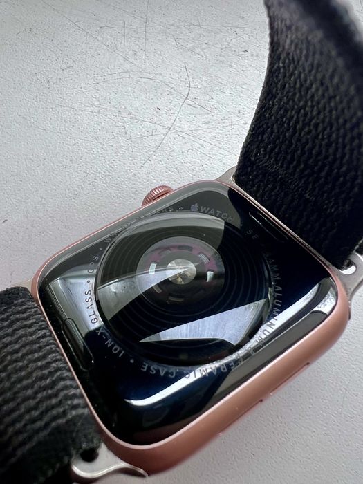 Продам Apple watch SE 44mm