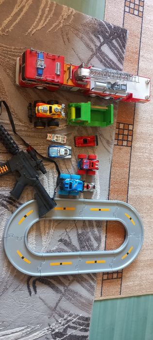 Лот играчки за момче