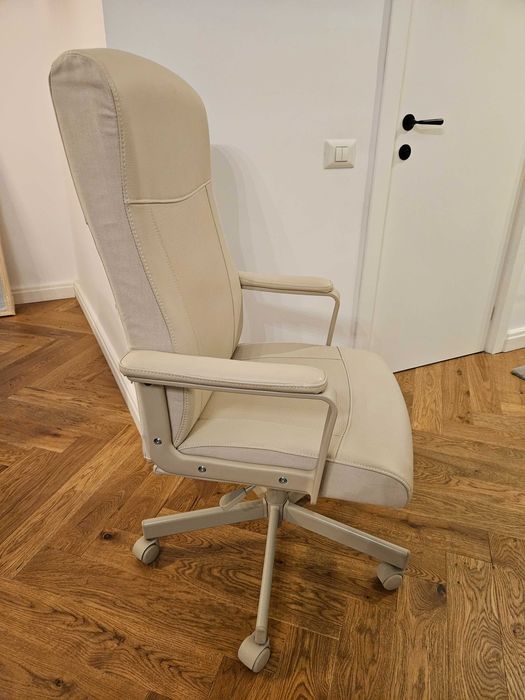 Vând scaun Ikea Millberget bej