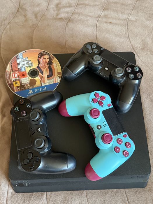 Playstation 4 Slim + GTA V + 3 джойстика