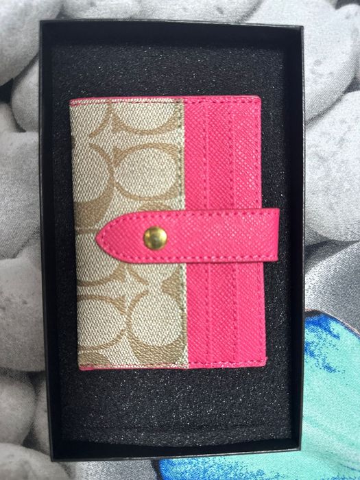 Portofel Coach, nou fara eticheta